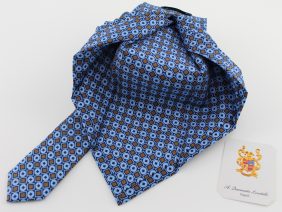 Seven fold silk tie