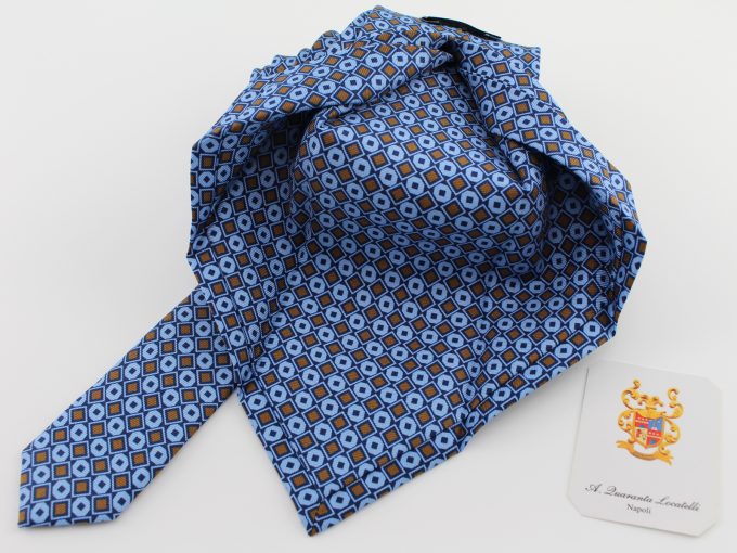 Seven fold silk tie