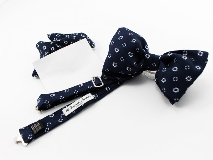 Silk bow tie with pocket handkerchief