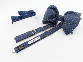 Silk bow tie with pocket handkerchief