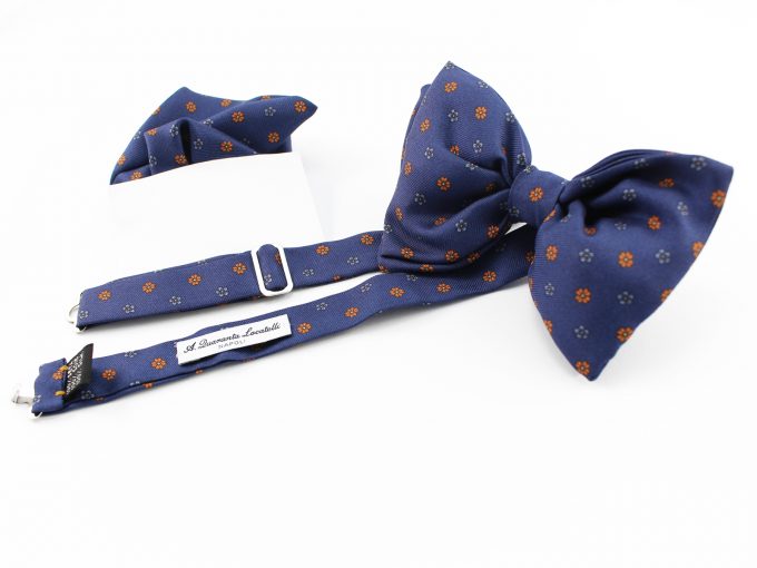 Silk bow tie with pocket handkerchief