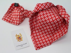 Seven fold silk tie