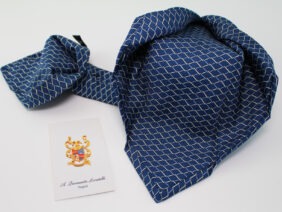 Seven fold silk tie