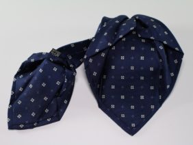 Cravatta sette pieghe in seta twill blu