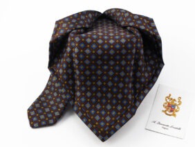 Seven fold tie