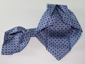Cravatta sette pieghe in seta twill blu
