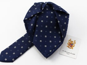 Seven fold silk tie