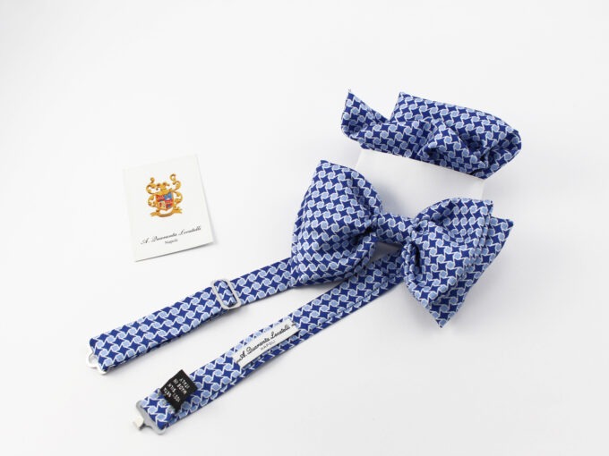 Silk bow tie with pocket handkerchief