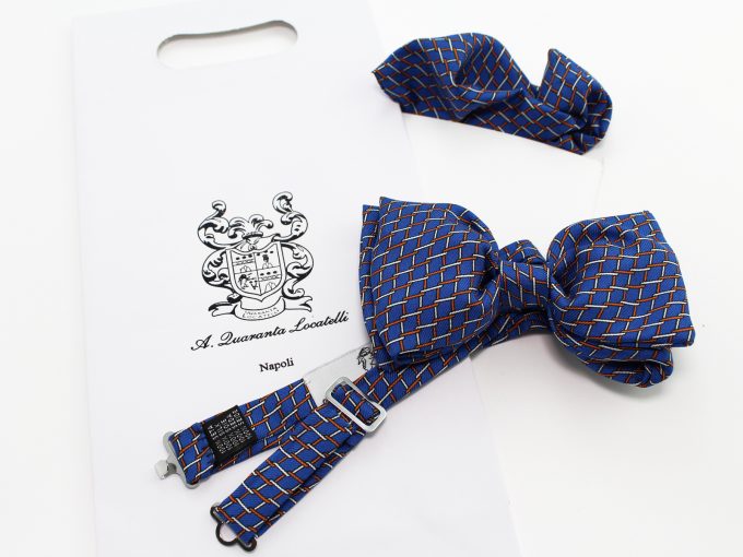 Silk bow tie with pocket handkerchief