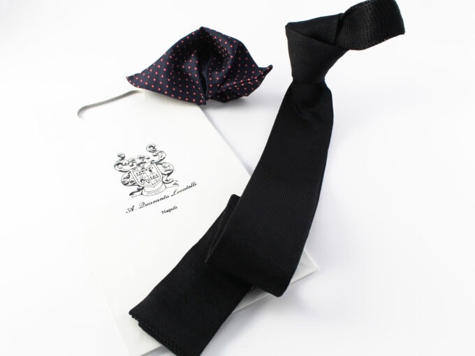 Silk tricot tie with matching handkerchief