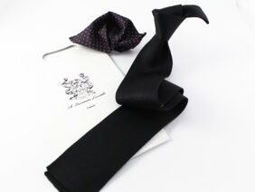 Silk tricot tie with matching handkerchief