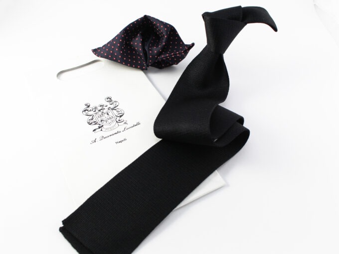 Silk tricot tie with matching handkerchief