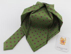 Seven fold silk tie