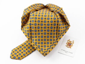 Seven fold silk tie