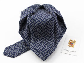 Seven fold silk tie