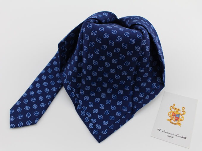 Seven fold silk tie