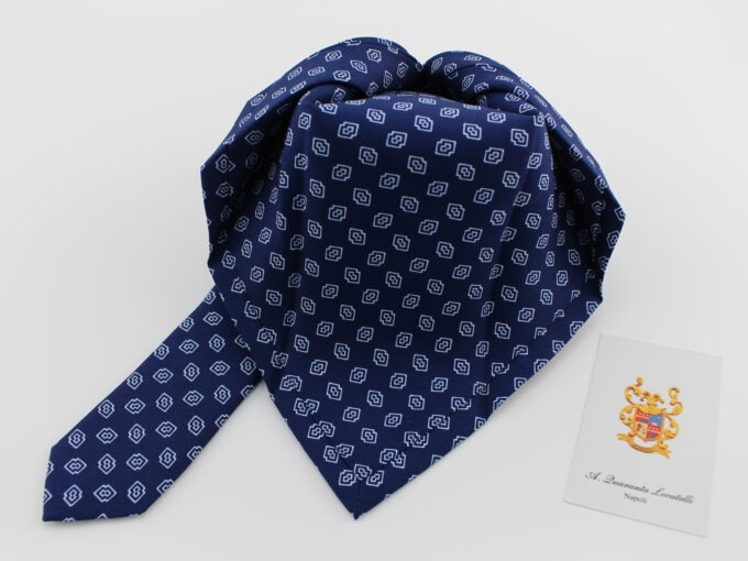 Seven fold silk tie