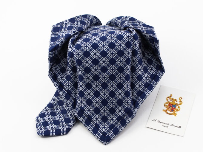 Seven fold silk tie