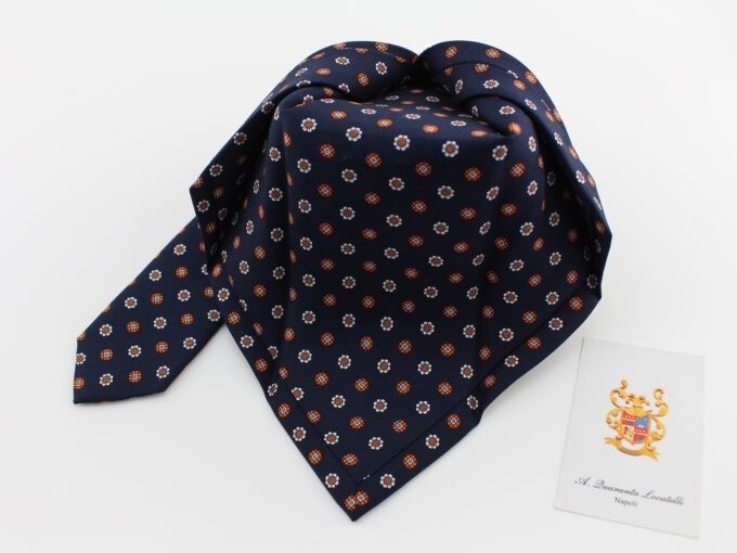 Seven fold silk tie