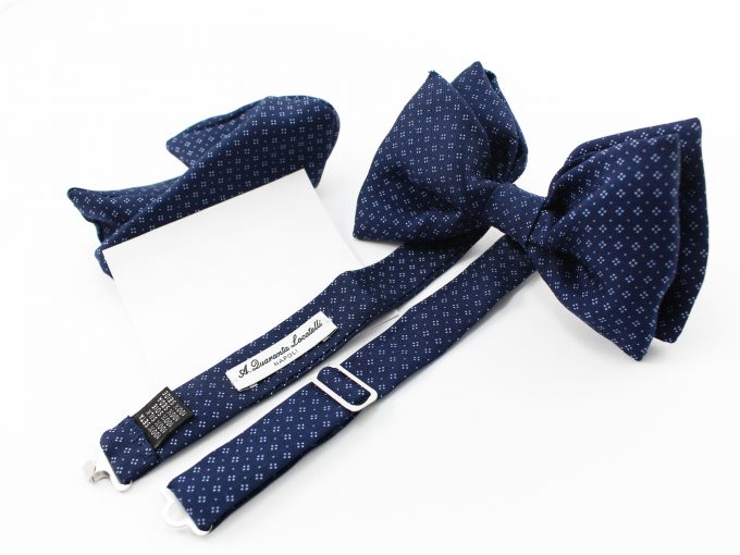 Silk bow tie with pocket handkerchief