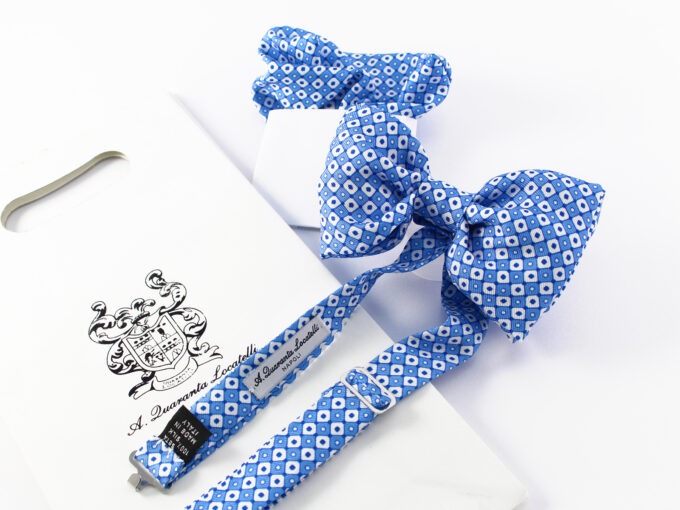 Silk twill bow tie with pocket handkerchief