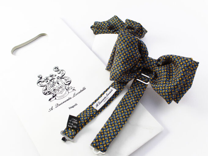 Silk bow tie with pocket handkerchief