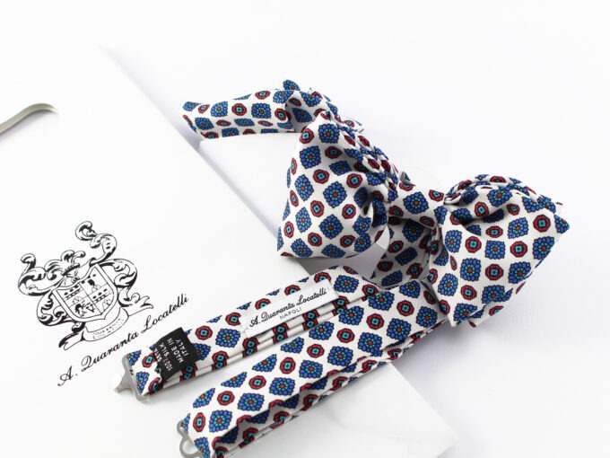 Silk bow tie with pocket handkerchief