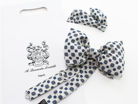 Silk bow tie with pocket square