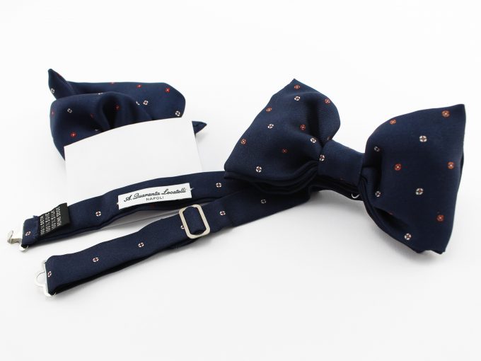 Silk bow tie with pocket handkerchief