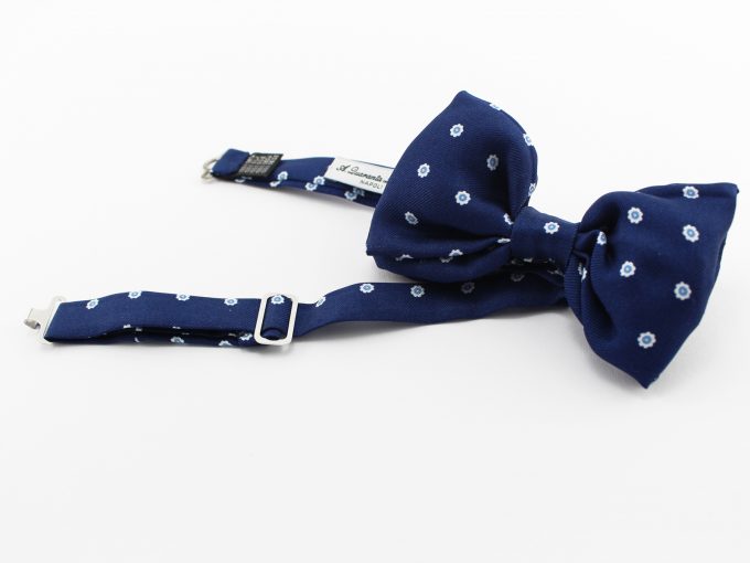 Silk bow tie