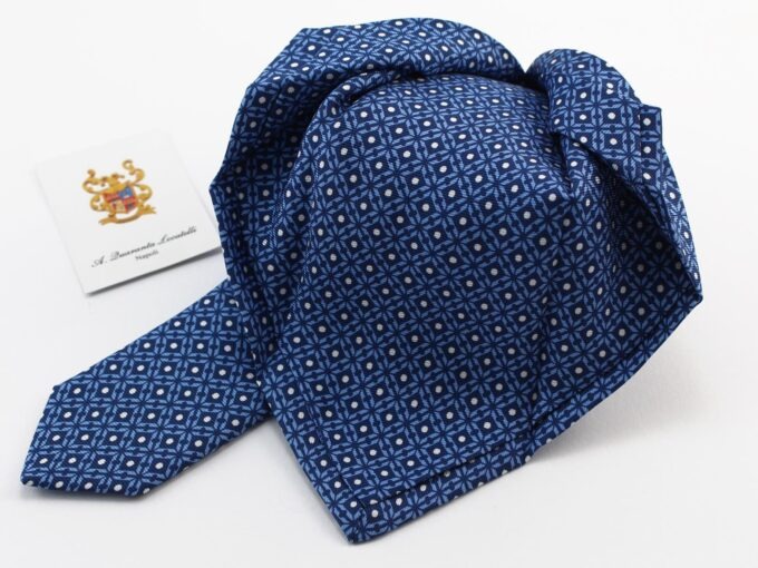 Seven fold tie
